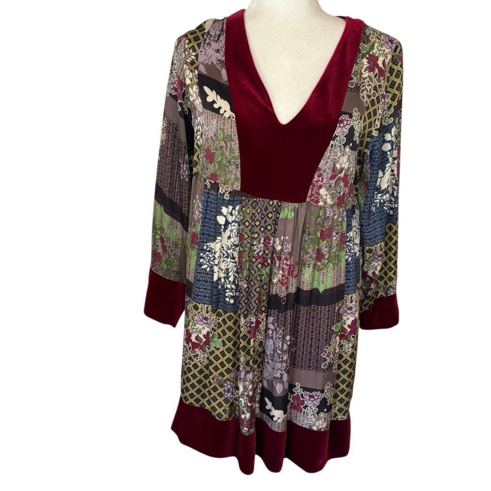 Baci Dress w/ Velvet Details. Note: no size tag—fits like a M. Meas. in pics.